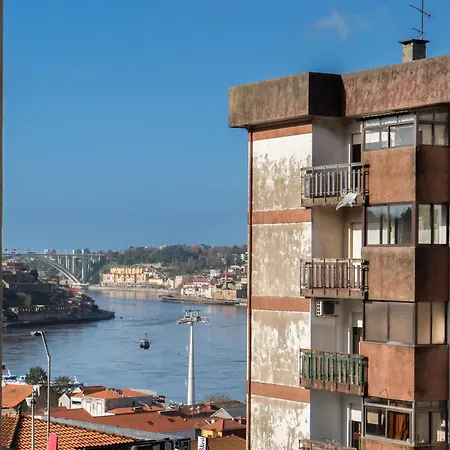 Апартаменты Host Wise - Large Colourful Flats - Ace Location Вила-Нова-ди-Гая