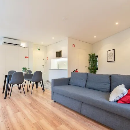 Host Wise - Large Colourful Flats - Ace Location *