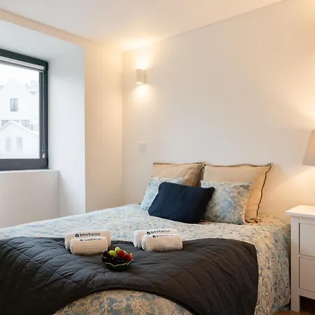 Host Wise - Large Colourful Flats - Ace Location