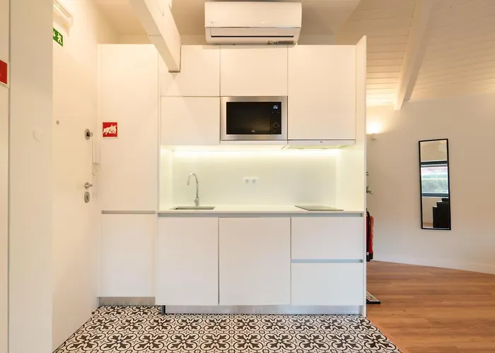 Host Wise - Large Colourful Flats - Ace Location Apartman