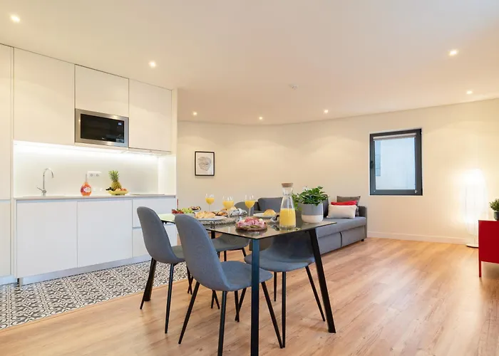 Host Wise - Large Colourful Flats - Ace Location Apartman