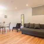 Host Wise - Large Colourful Flats - Ace Location דירה *