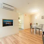 Host Wise - Large Colourful Flats - Ace Location