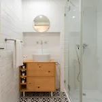 Host Wise - Large Colourful Flats - Ace Location דירה