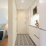 Host Wise - Large Colourful Flats - Ace Location דירה *