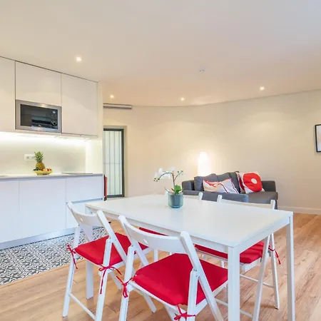 Apartamento Host Wise - Large Colourful Flats - Ace Location *