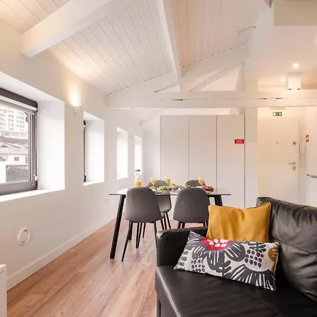 Host Wise - Large Colourful Flats - Ace Location Apartament