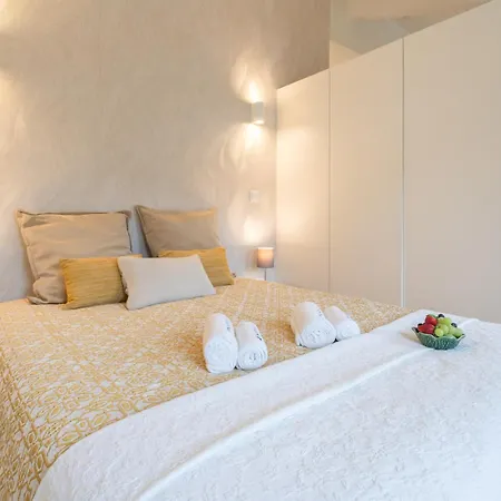 Host Wise - Large Colourful Flats - Ace Location Apartament *