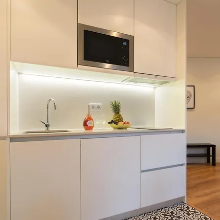 Host Wise - Large Colourful Flats - Ace Location Apartament *