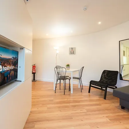 Host Wise - Large Colourful Flats - Ace Location Διαμέρισμα Βίλα Νόβα ντε Γκάια