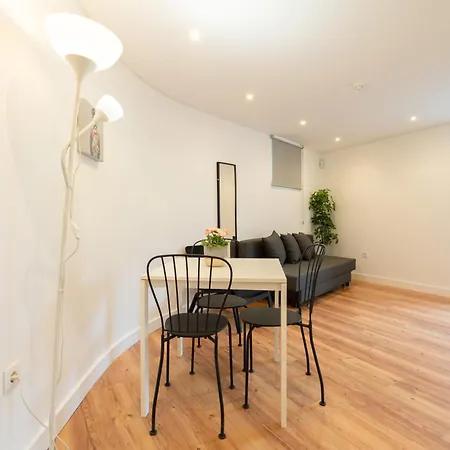 Apartamento Host Wise - Large Colourful Flats - Ace Location *