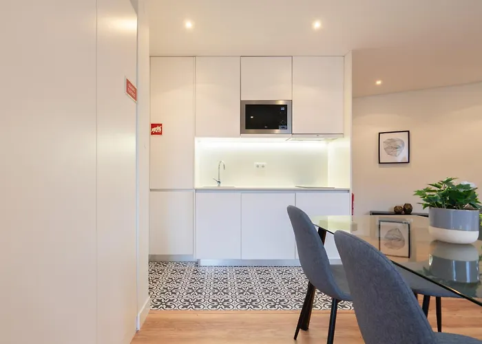 Host Wise - Large Colourful Flats - Ace Location * Vila Nova de Gaia