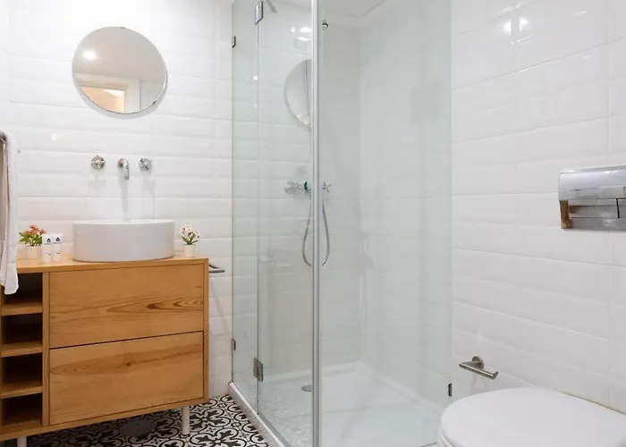 Apartment Host Wise - Large Colourful Flats - Ace Location