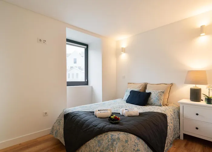 Host Wise - Large Colourful Flats - Ace Location Apartment